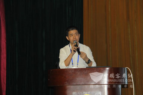 大金龙技术中心主任陈晓冰博士做新能源产品汇报