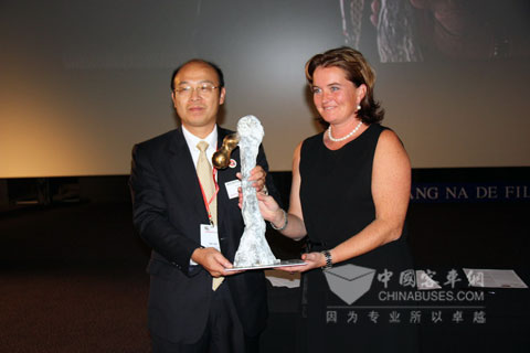 金龙汽车集团副总经理、大金龙董事谢思瑜出席2010BAAV颁奖仪式