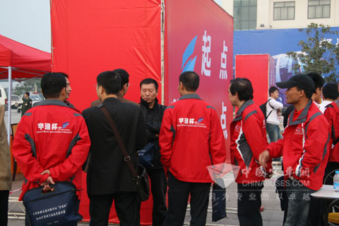 湖南代表团参加“宇通杯”决赛现场