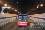 海格客车首越上海长江隧桥
