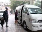 濮存昕登上海格客车