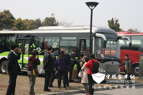 百路佳携精品客车参选2011上海客车展