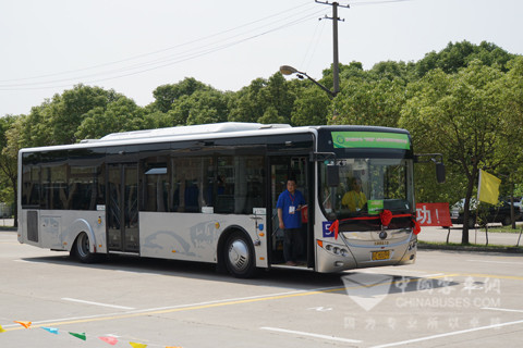 五号车：12米宇通柴油自动，装配玉柴发动机，宇通变速箱