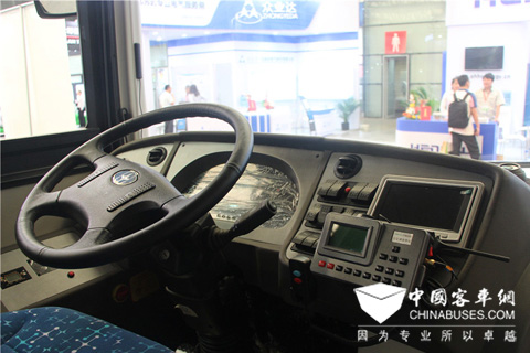 搭载交大神舟空气动力起步系统的客车驾驶室