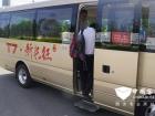 平移车门+三级踏步，舒适美观彰显尊贵。