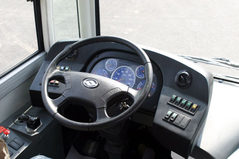 黄海客车DD6810S21