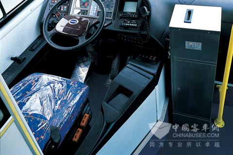驾驶操控系统