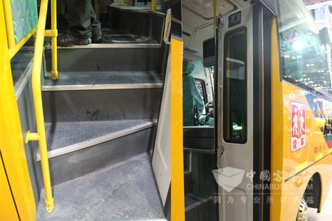 中通校车LCK6750D3X