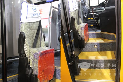 五洲龙校车WZL6930AT4-X