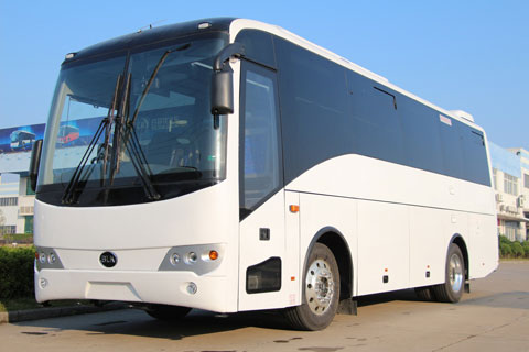 ���ڳ��ͣ���·�ѿͳ�JXK6880