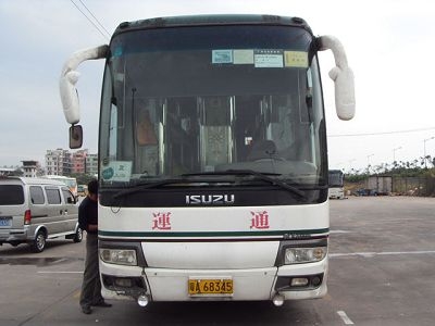 低价出售05年10月广州五十铃卧铺客车