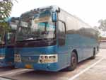 现有3台金旅客车，2台03年12月41座，1台03年4月，47座。
