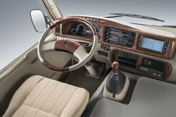 金旅XML5060XYL18医疗车（柴油国四2-9座）