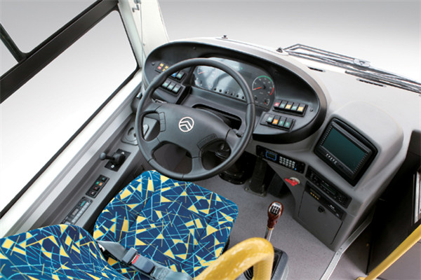 金旅XML6105J38C公交车（柴油国四24-40座）