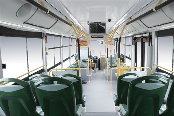 金旅XML6105J38C公交车（柴油国四24-40座）