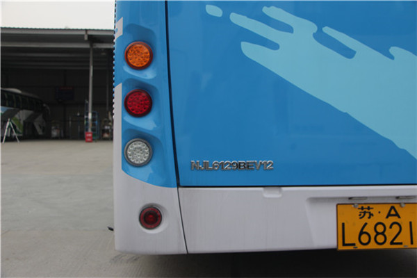 南京金龙NJL6129BEV13公交车（纯电动24-36座）