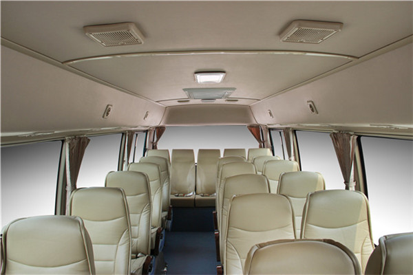 南京金龙NJL6806BEV10客车（纯电动24-31座）