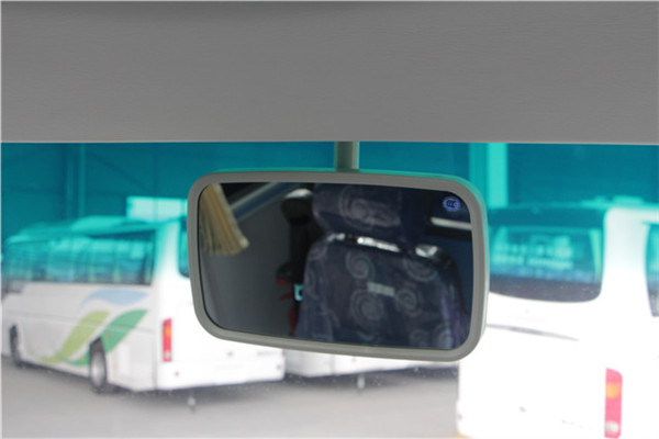 南京金龙NJL6808YA4客车（柴油国四24-35座）