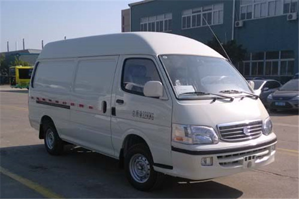 金旅XML5026XXY65厢式运输车（汽油国五2座）