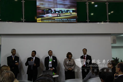 2009欧洲客车博览会上年度新闻活动，企业管理者与大众见个面，沟通交流