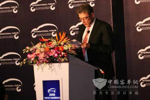 曹思德在“2009中国汽车产业发展国际论坛”上发言