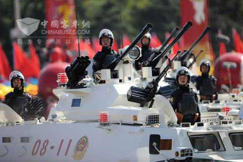 搭载朝柴QD32发动机的勇士军车参加建国60周年阅兵仪式