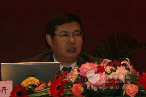 法士特董事长李大开在“2010年法士特公司技术服务工作大会”
