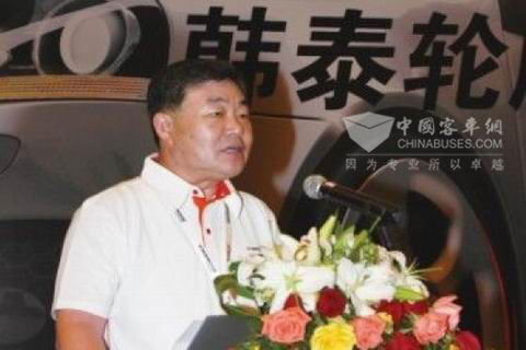 韩泰轮胎总裁兼中国本部董事长许琪烈在年度代理商大会上进行致辞