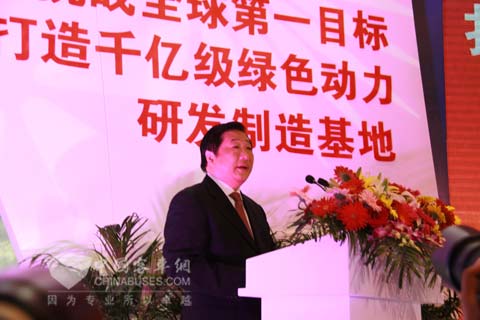 谭旭光在千亿级绿的动力战略规划发布会上庄严宣布潍柴挑战全球第一目标