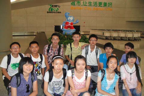 米其林四川特困灾区受助学生参观上海世博会