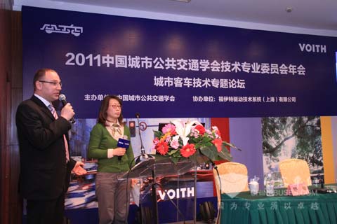 福伊特驱动公路产品项目经理哈舍洛夫介绍福伊特DIWA自动变速器