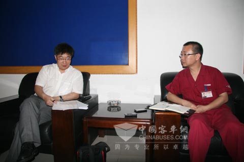 江淮商用车底盘营销公司副总经理高军在接受客车网采访