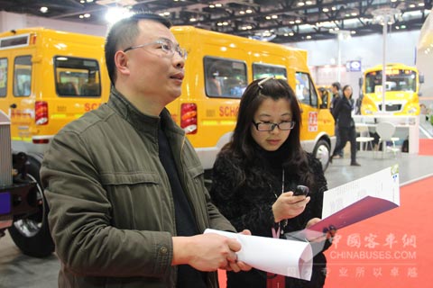 山东通盛制冷设备有限公司总工程师朱广栋接受客车网记者采访 