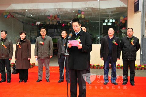 南京长客集团工业公司王大欣总经理主持服务站揭牌仪式