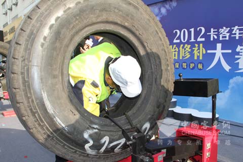 参赛选手紧张的比赛中
