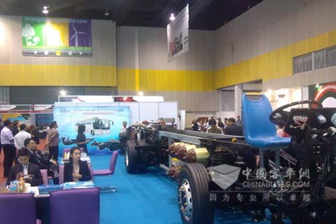 展会上配套玉柴YC6M340N发动机的亚星底盘