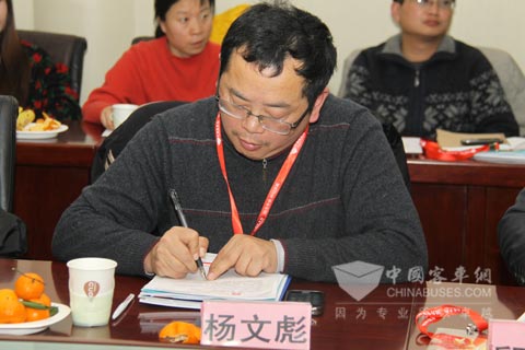 綦齿销售公司副总经理杨文彪参加影响中国客车业活动