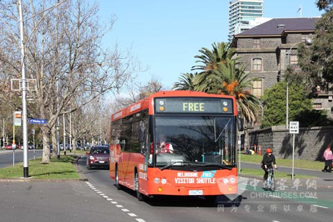 装配艾里逊变速箱的墨尔本市Driver Bus Lines旅游巴士