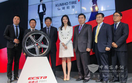CTCC与锦湖轮胎续约至2018年 刘亦菲亮相签约仪式