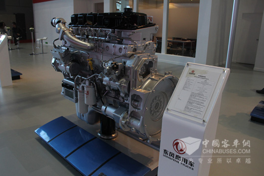 第十六届上海国际车展上展出的东风康明斯13L发动机