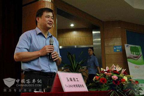 叶斌代表玉柴员工拨打了400-650-6605热线电话